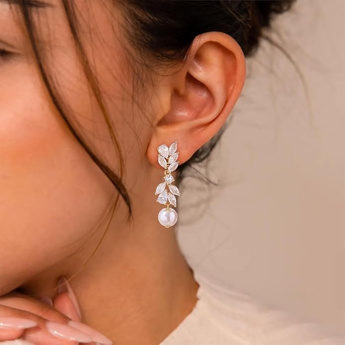 Dangle Feminine Earrings